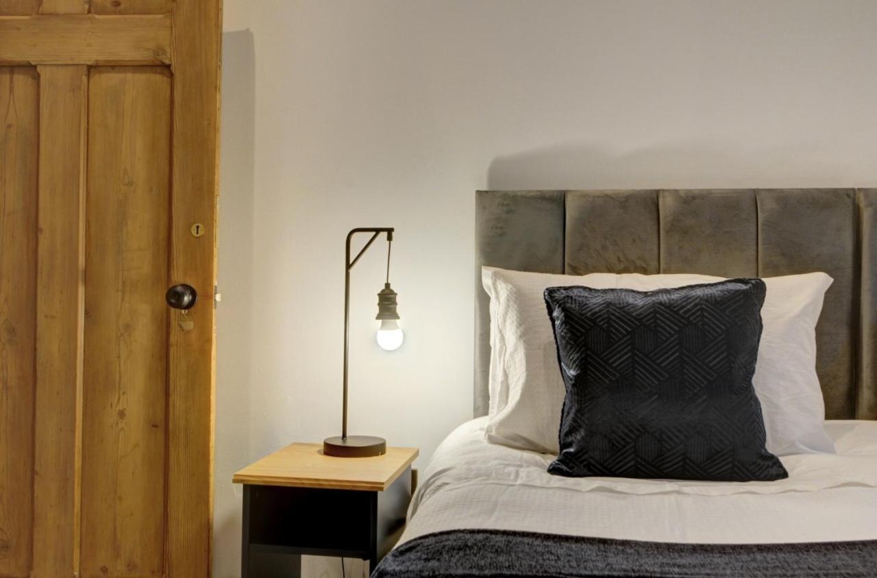 Villa The Old Vicarage - Secure Parking, Fast Wifi, Garden à Leeds  Extérieur photo