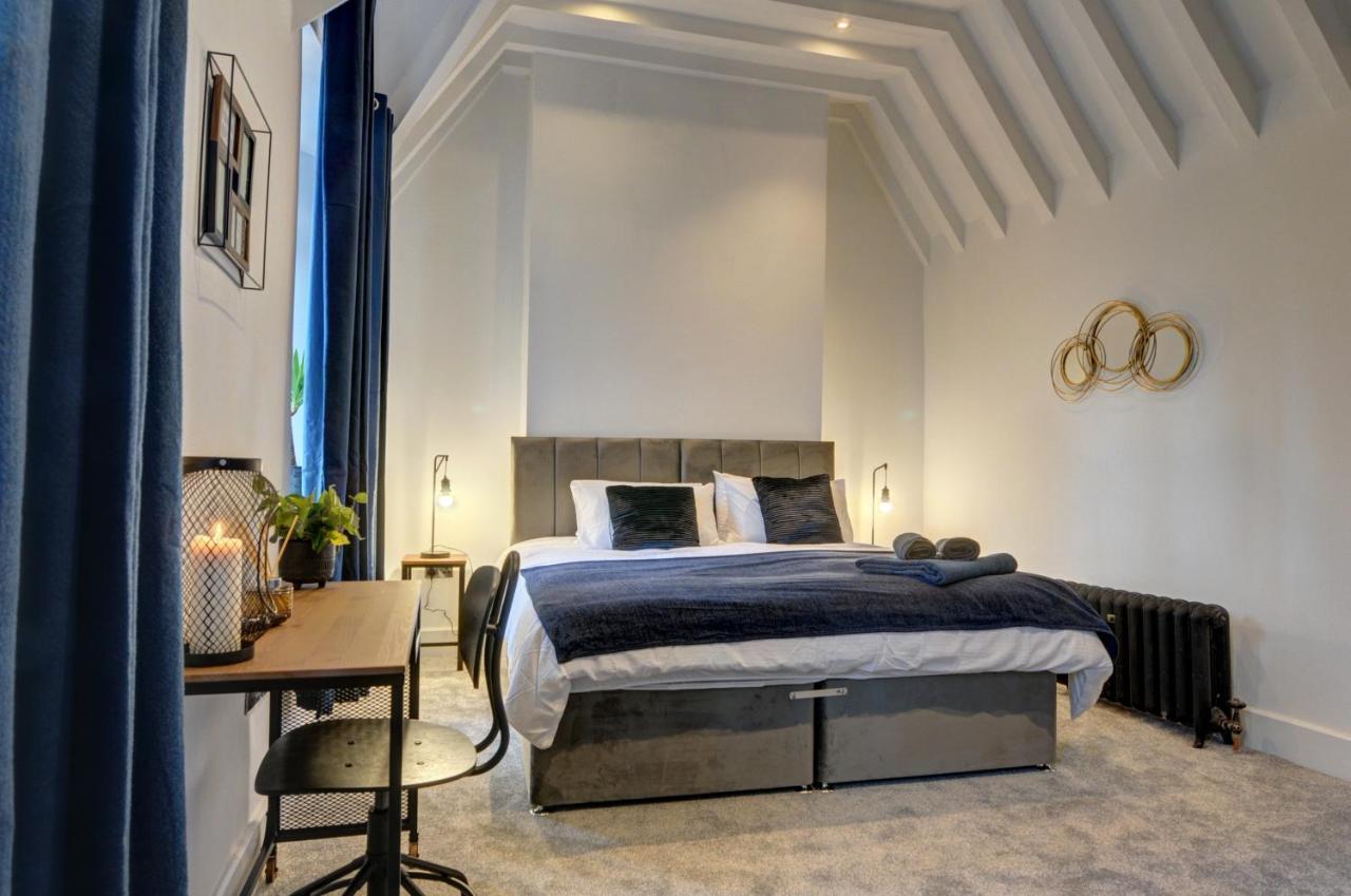 Villa The Old Vicarage - Secure Parking, Fast Wifi, Garden à Leeds  Extérieur photo