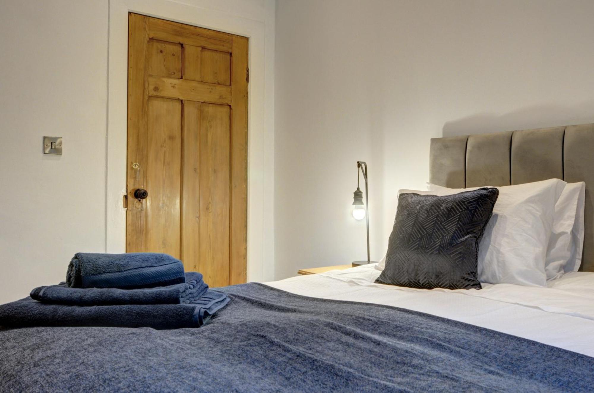 Villa The Old Vicarage - Secure Parking, Fast Wifi, Garden à Leeds  Extérieur photo