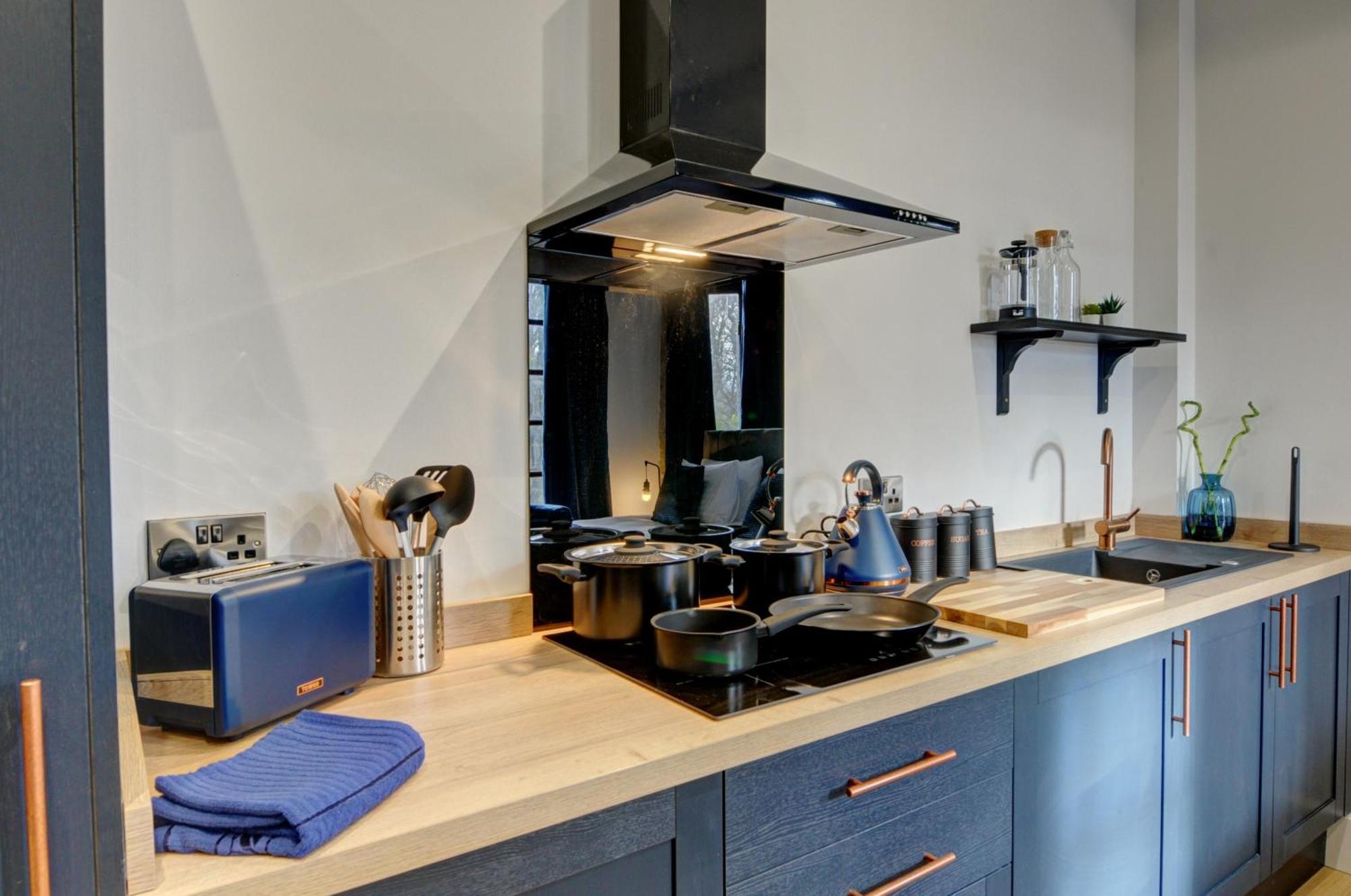 Villa The Old Vicarage - Secure Parking, Fast Wifi, Garden à Leeds  Extérieur photo