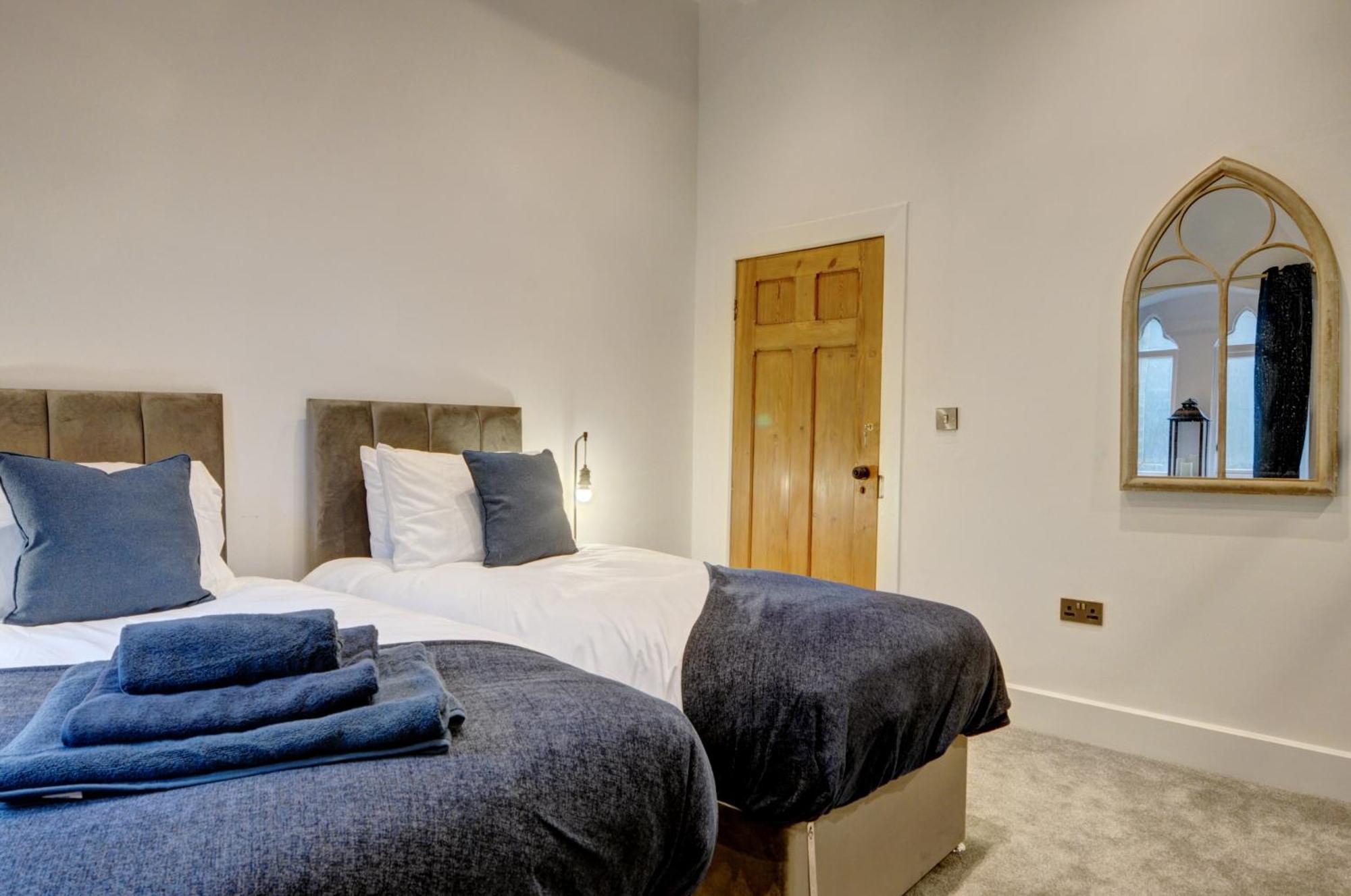 Villa The Old Vicarage - Secure Parking, Fast Wifi, Garden à Leeds  Extérieur photo