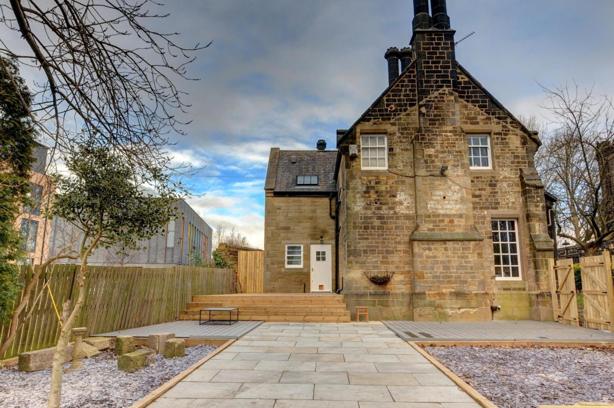Villa The Old Vicarage - Secure Parking, Fast Wifi, Garden à Leeds  Extérieur photo